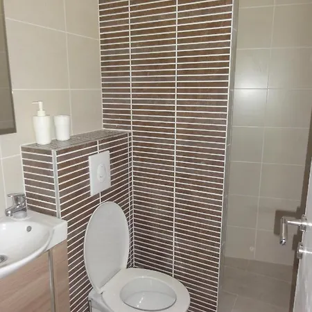 Lara Apartmán
