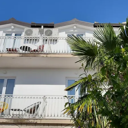 Lara Apartmán