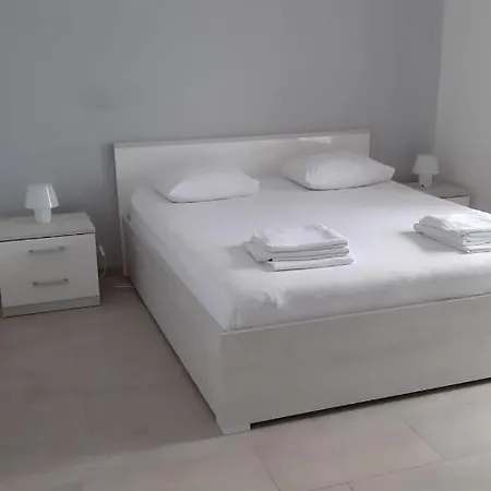 Lara Apartmán